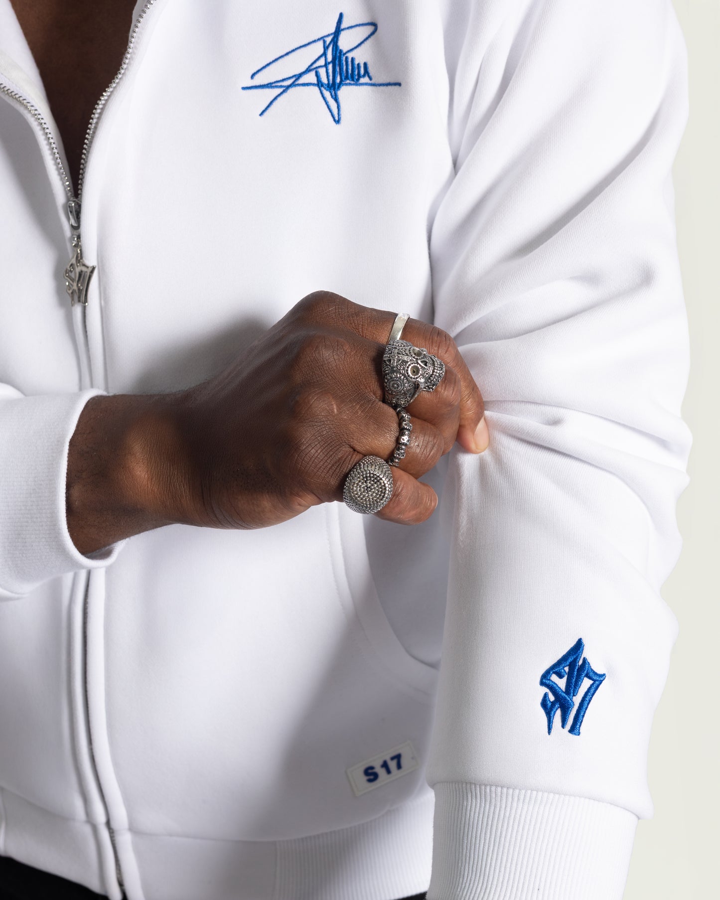 WHITE S17 ZIP HOODIE