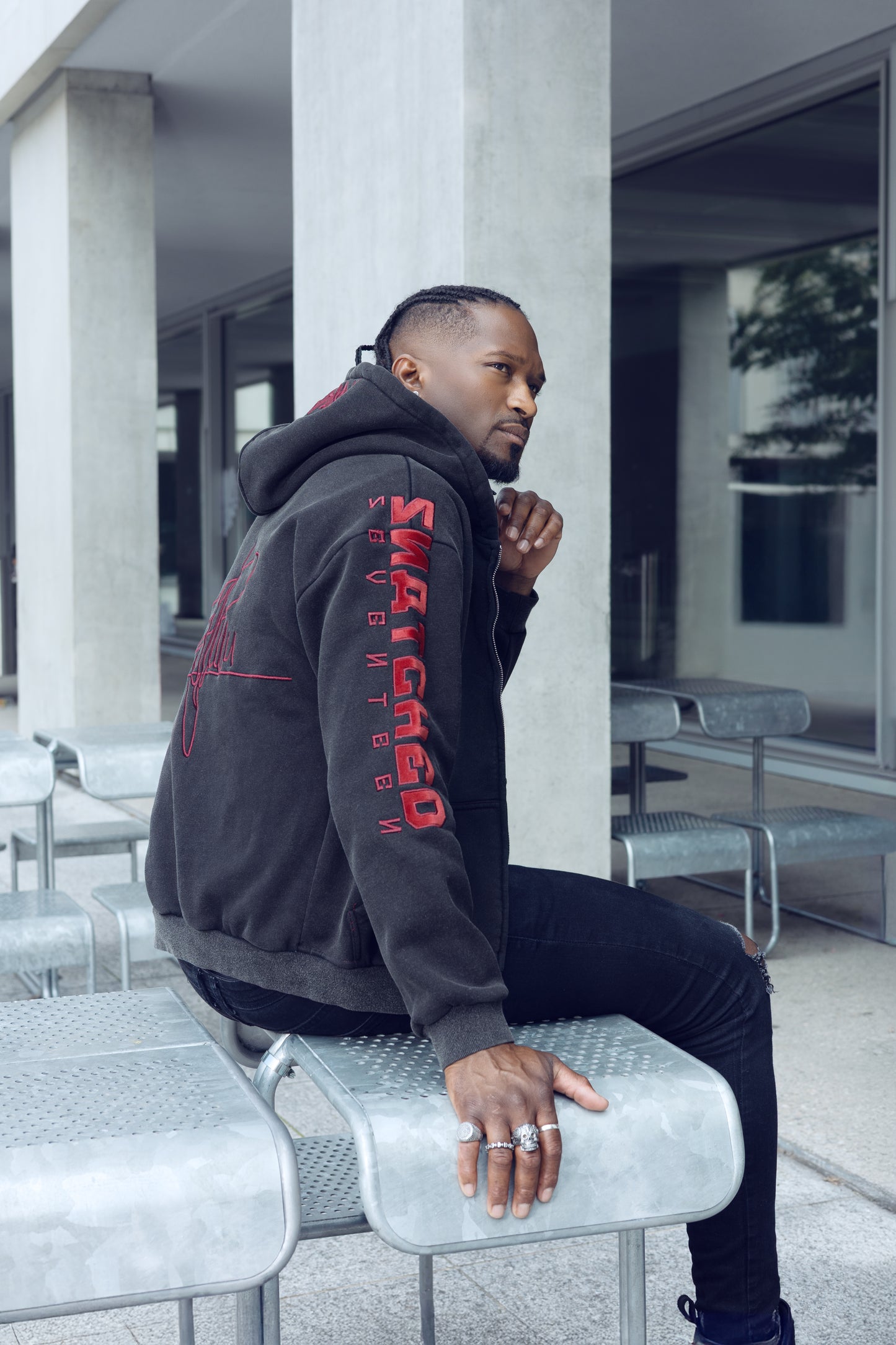 BLACK S17 ZIP HOODIE